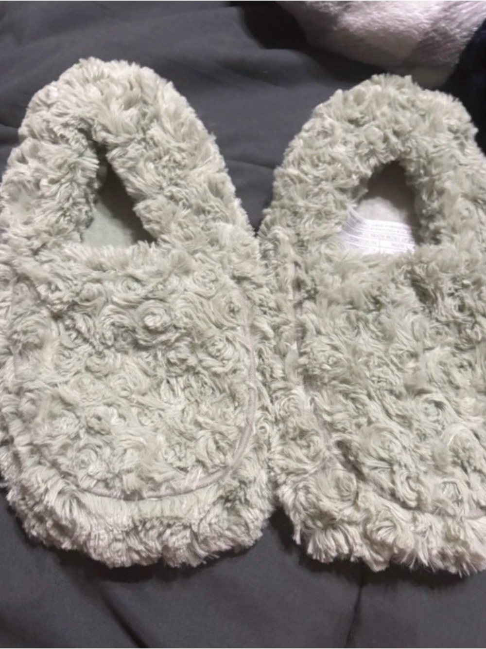 Women’s Plush Slip-On Slippers in Light Gray
